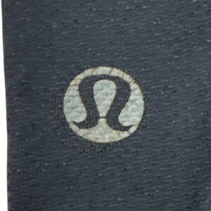 Lululemon Black Capri‎ Leggings Size 6 Women’s Athletic Fit Logo Zipper